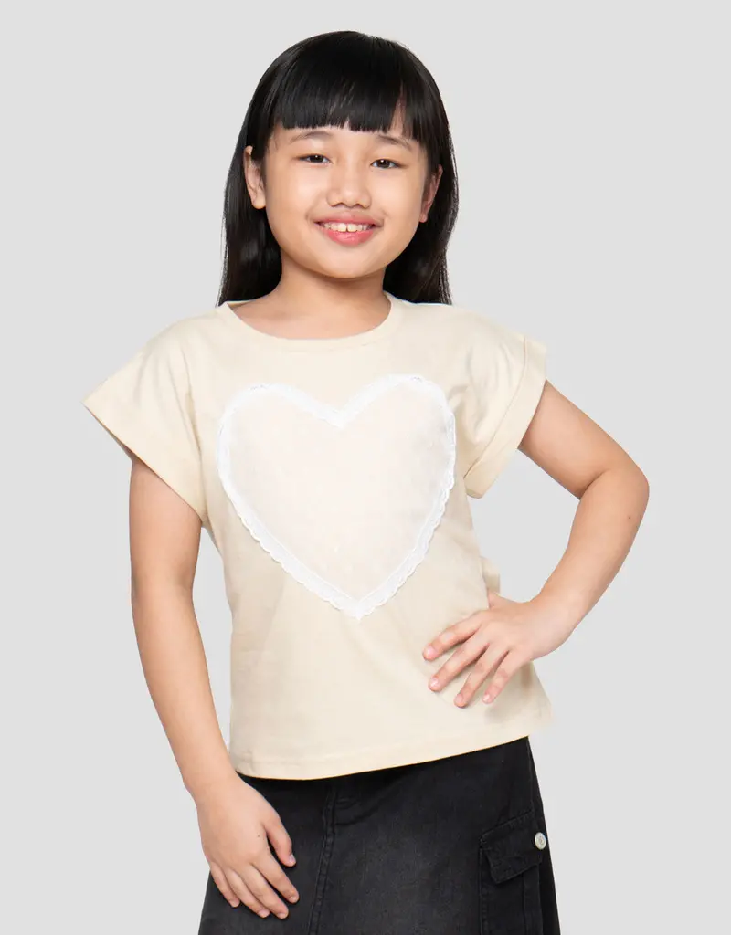Little M Girls' Heart-Accented Lace Trim T-Shirt 1